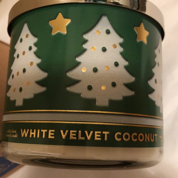 NWT Bath & Body Works White Velvet Coconut 3 wick candle. - Picture 8 of 8